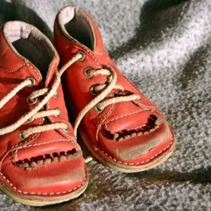 Sonhar com Sapatos velhos - Sonhos.info